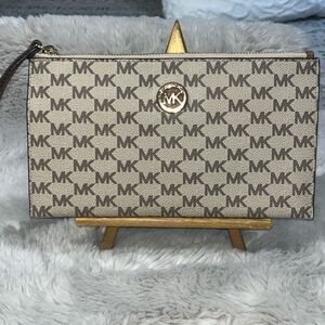 Michael Kors Fulton Large Zip Wristlet